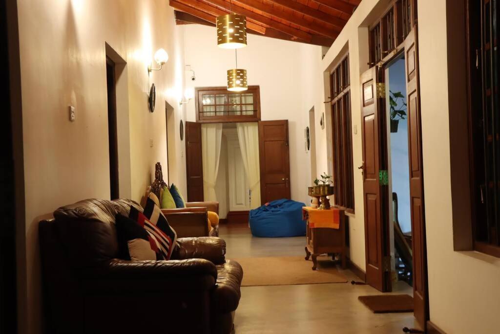 Colonial Residence Kandy Villa エクステリア 写真